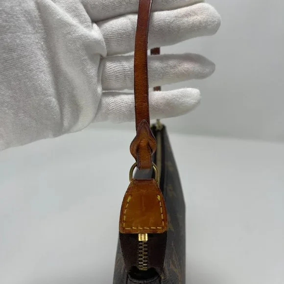 •SOLD•  Louis Vuitton Monogram Pochette Accessories - Picture 10 of 15